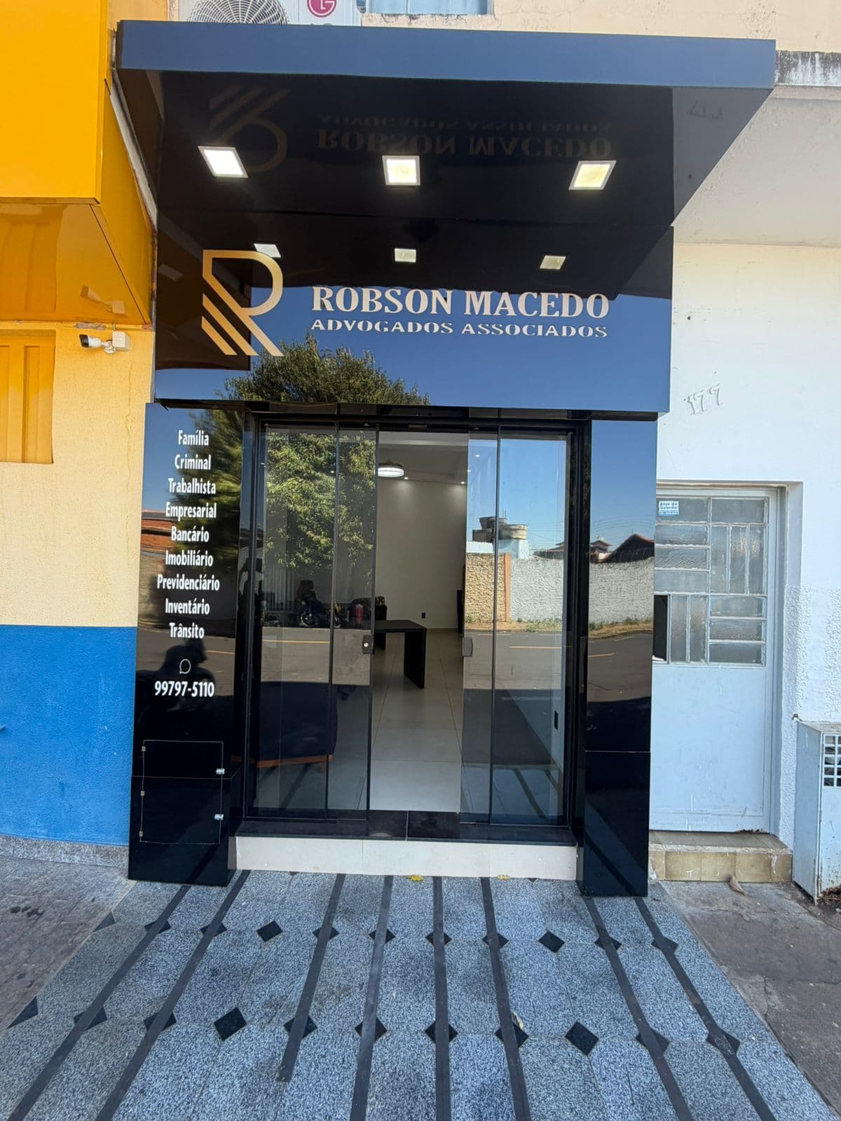 Fachada do escritório Robson Macedo Advogados Associados em Uberaba/MG